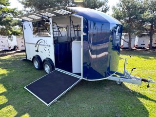 ☝Skvělý přívěs až pro 4 koně, Cheval Liberte MAXI 4 v krásné modré barvě, poslední kus pro rok 2023, SKLADEM u nás v...