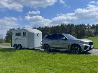 Cheval Liberte MAXI 3. Špičkový a velmi komfortní přívěs pro 3 koně s prostornou sedlovnou. Využijte akční výprodejovou...